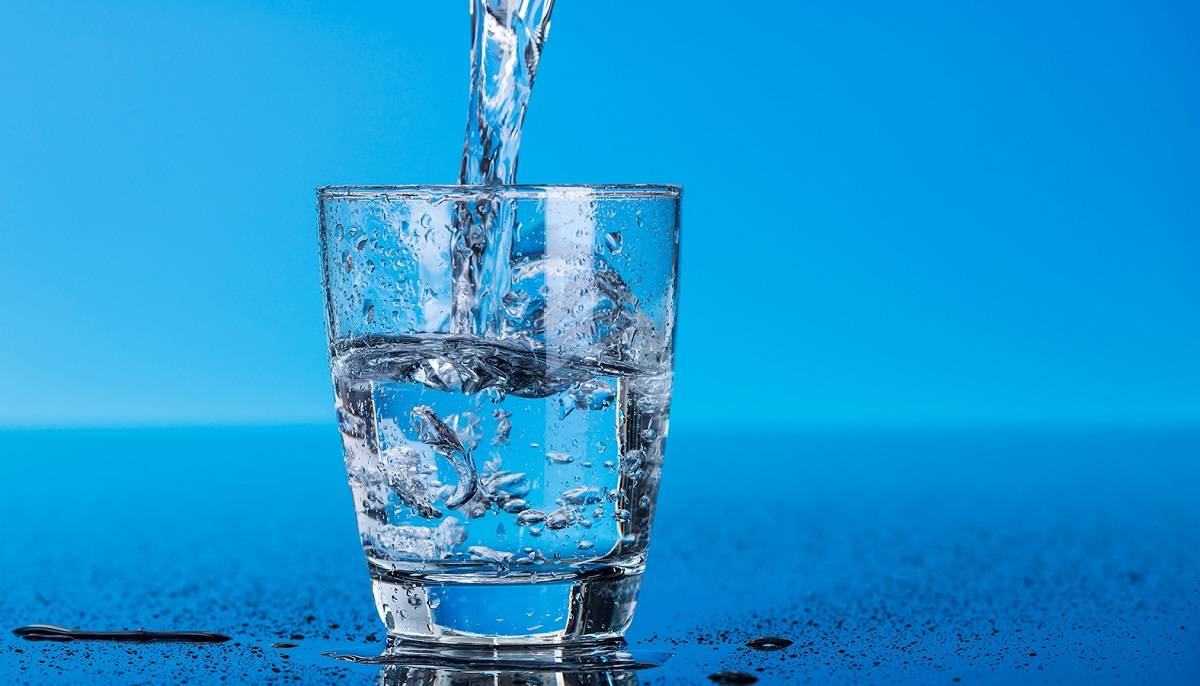 Abrasel é contra projeto que obriga bares e restaurantes a servirem água gratuita 